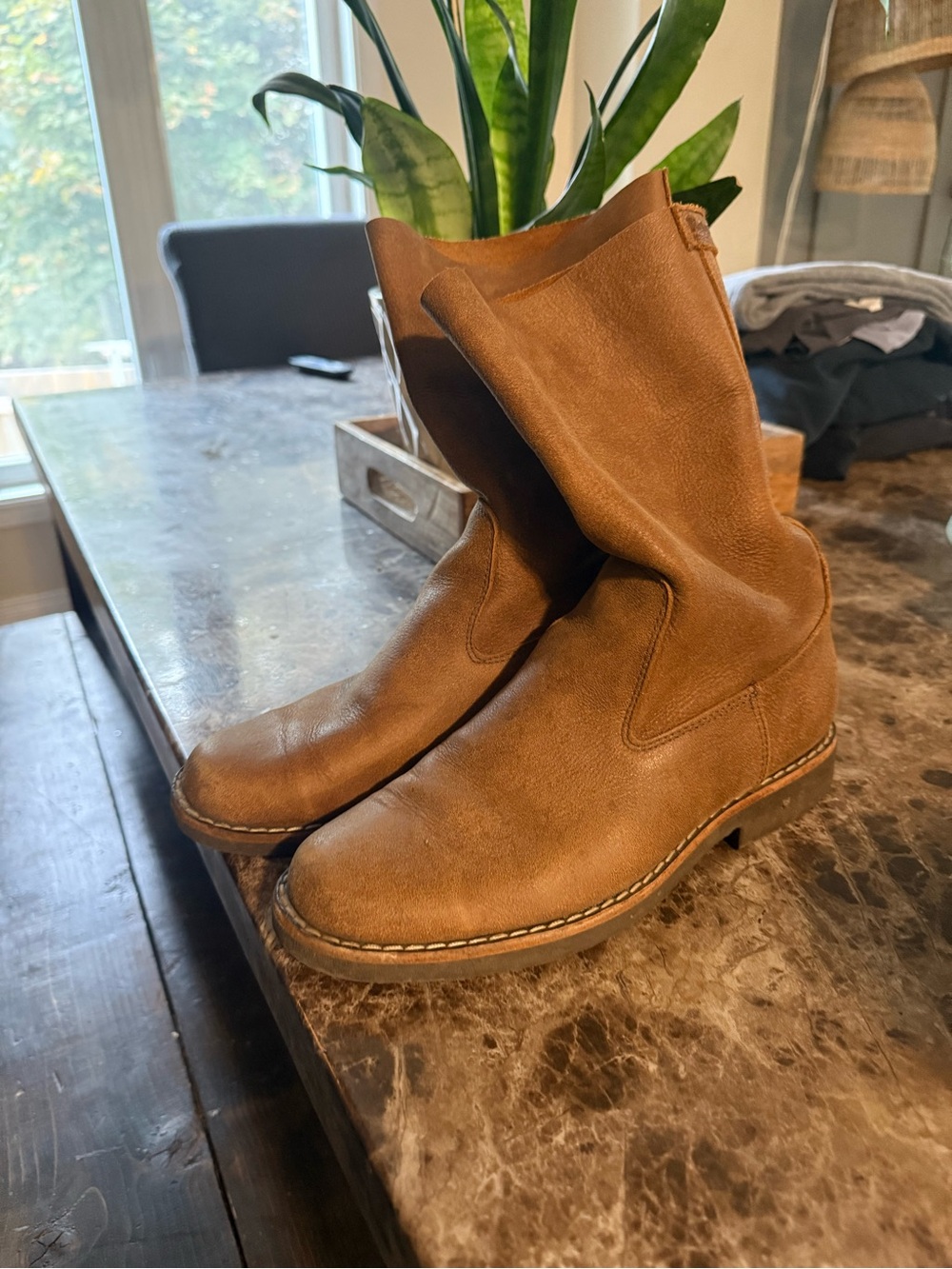 Roots Women's Tan Leather mid calf /Ankle Booties